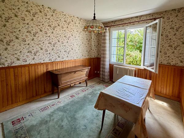 Belle maison des années 70, 4+ chambres, jardins de 2200 m², proche du centre ville Saintes