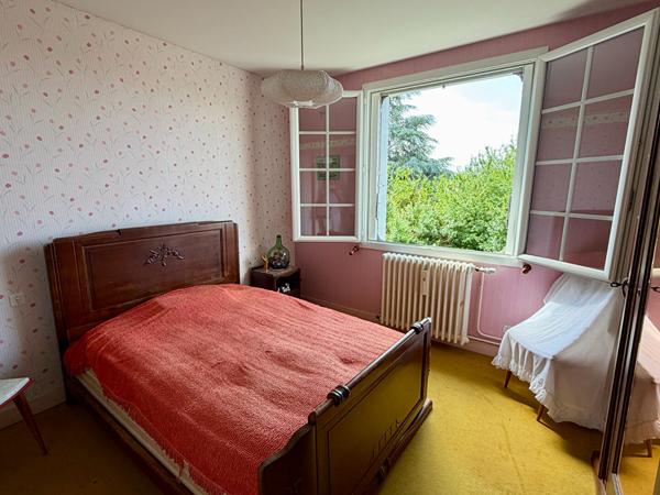 Belle maison des années 70, 4+ chambres, jardins de 2200 m², proche du centre ville Saintes