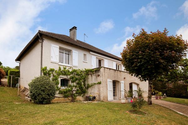 Exclusivité : Maison calme absolu à 2 minutes du centre-ville. Saint laurent les tours