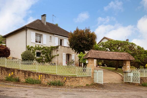 Exclusivité : Maison calme absolu à 2 minutes du centre-ville. Saint laurent les tours