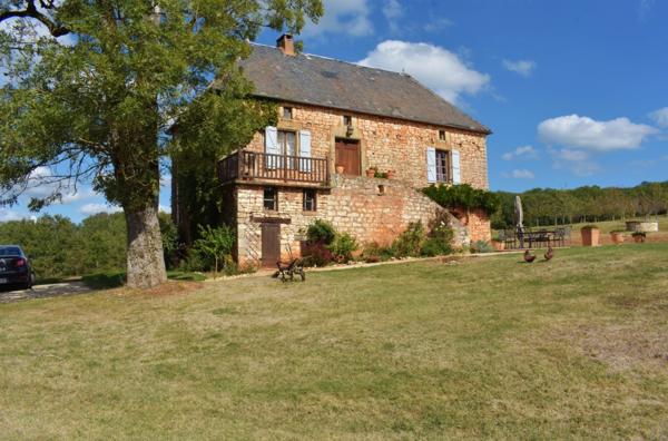 Ravissante propriété sur 12 Ha attenants, très calme sans voisinage Gourdon