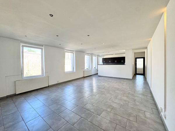A LOUER Loft T4 (103.56 m2) + parking privé + jardin