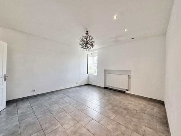 A LOUER Loft T4 (103.56 m2) + parking privé + jardin