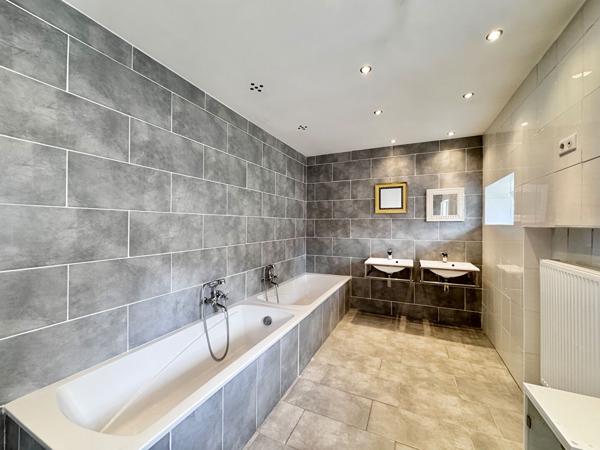 A LOUER Loft T4 (103.56 m2) + parking privé + jardin