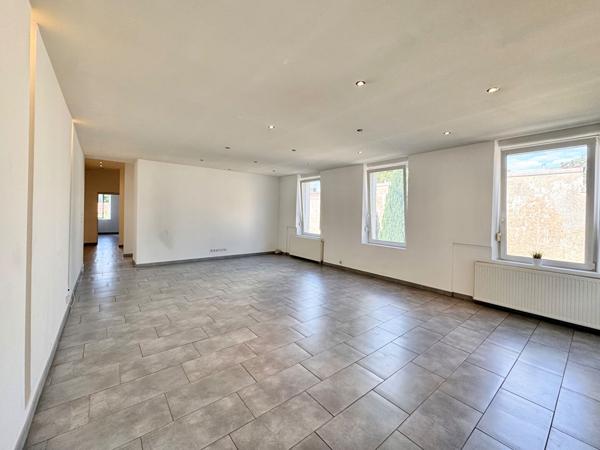 A LOUER Loft T4 (103.56 m2) + parking privé + jardin