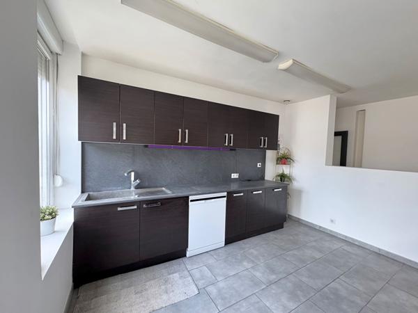 A LOUER Loft T4 (103.56 m2) + parking privé + jardin