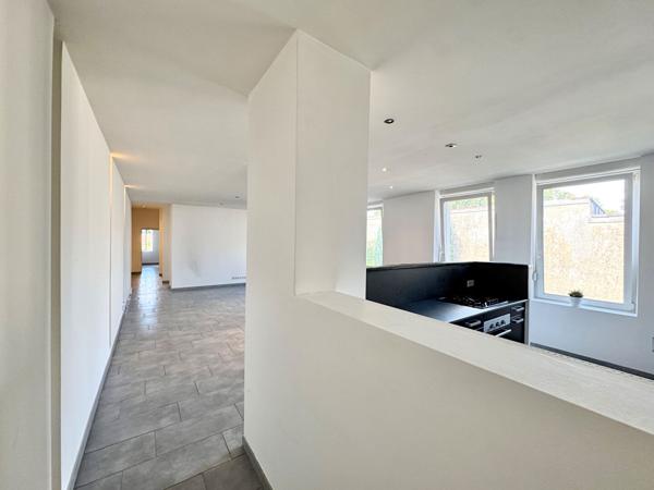 A LOUER Loft T4 (103.56 m2) + parking privé + jardin