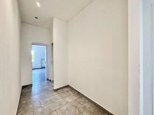 A LOUER Loft T4 (103.56 m2) + parking privé + jardin