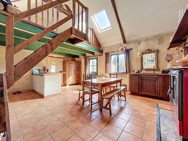 Sur la commune de Illifaut, à moins d’un quart d’heure de la commune de Saint Meen le grand et à 10 minutes de Mauron.