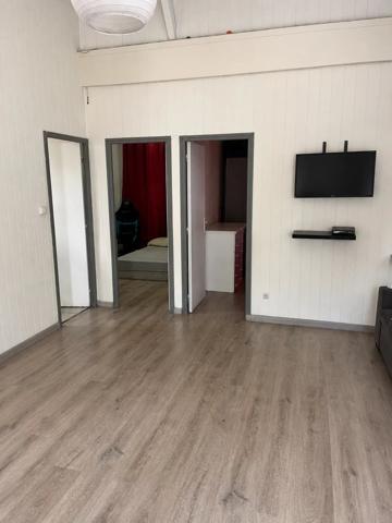 Vente                                                      Immeuble
                        
                     10 pièces                      165 m2                     à Fort-de-France