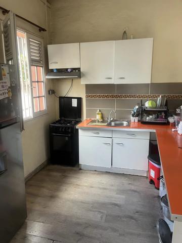 Vente                                                      Immeuble
                        
                     10 pièces                      165 m2                     à Fort-de-France