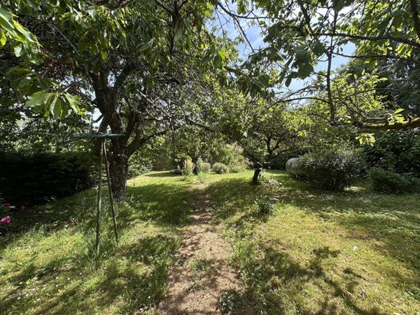 CHARMANTE MAISON DE CAMPAGNE, BEAU POTENTIEL, JARDIN ARBORE
