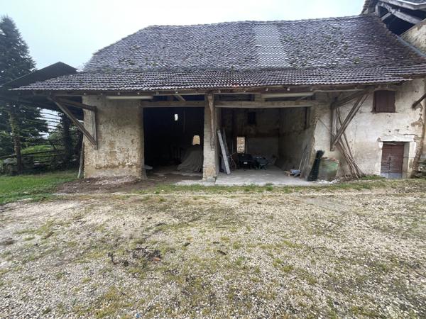 Saint-Sorlin-de-Morestel (38510) En vente à Saint-Sorlin-De-Morestel : Maison + dépendances à rénover entièrement sur 1747m² de terrain