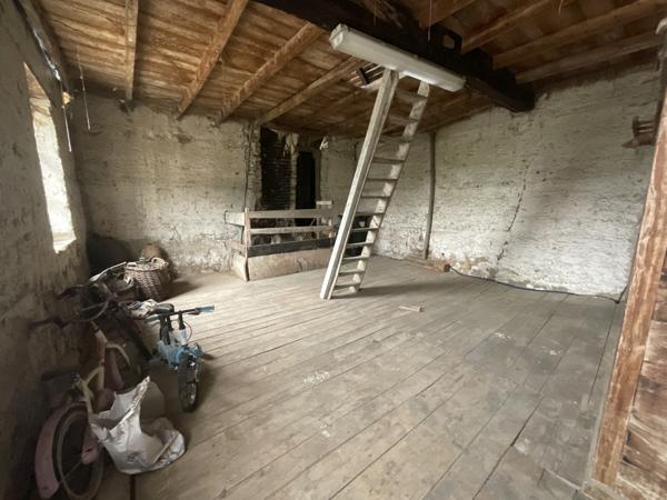 Saint-Sorlin-de-Morestel (38510) En vente à Saint-Sorlin-De-Morestel : Maison + dépendances à rénover entièrement sur 1747m² de terrain