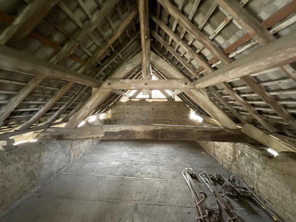 Saint-Sorlin-de-Morestel (38510) En vente à Saint-Sorlin-De-Morestel : Maison + dépendances à rénover entièrement sur 1747m² de terrain