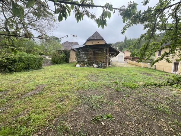 Saint-Sorlin-de-Morestel (38510) En vente à Saint-Sorlin-De-Morestel : Maison + dépendances à rénover entièrement sur 1747m² de terrain