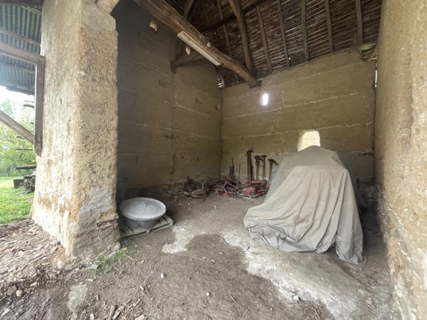 Saint-Sorlin-de-Morestel (38510) En vente à Saint-Sorlin-De-Morestel : Maison + dépendances à rénover entièrement sur 1747m² de terrain