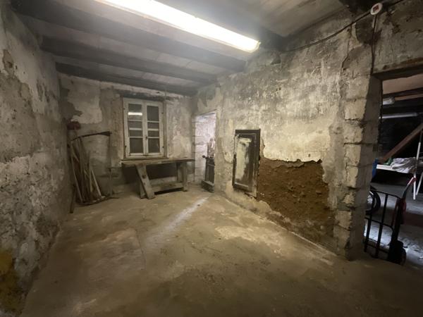 Saint-Sorlin-de-Morestel (38510) En vente à Saint-Sorlin-De-Morestel : Maison + dépendances à rénover entièrement sur 1747m² de terrain