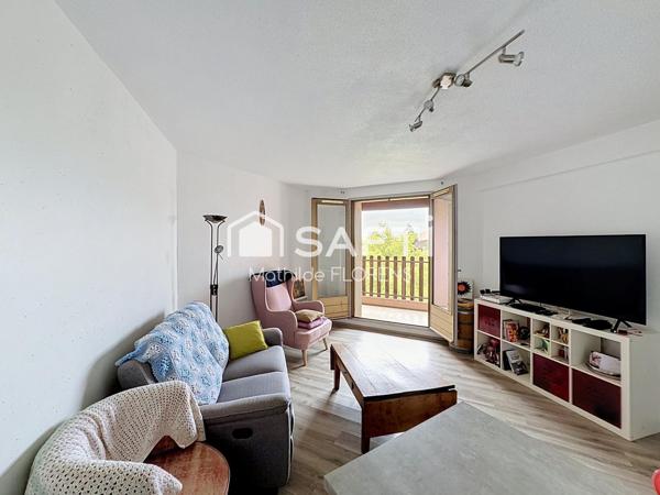 Appartement T3, dernier étage, balcon vue Pyrénées à rafraichir