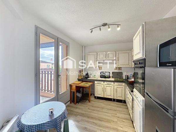 Appartement T3, dernier étage, balcon vue Pyrénées à rafraichir