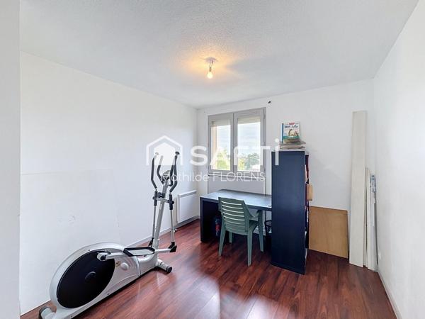 Appartement T3, dernier étage, balcon vue Pyrénées à rafraichir