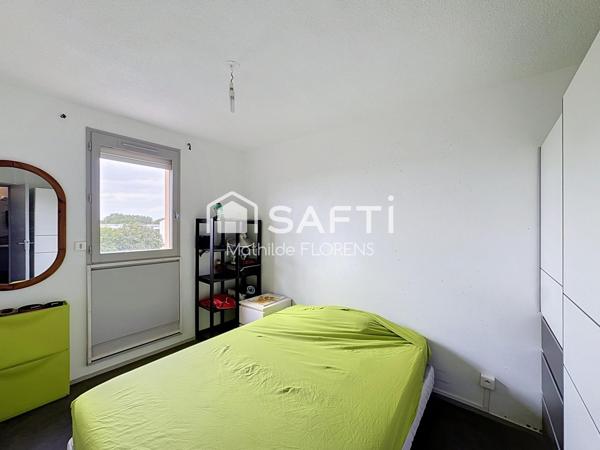 Appartement T3, dernier étage, balcon vue Pyrénées à rafraichir