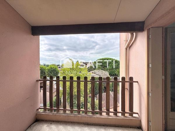 Appartement T3, dernier étage, balcon vue Pyrénées à rafraichir