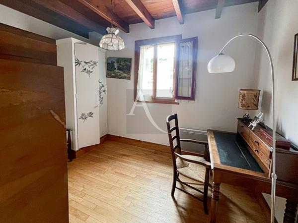 Maison de plain pied flanquée de son pigeonnier dans la belle vallée du Lot