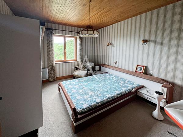 Maison de plain pied flanquée de son pigeonnier dans la belle vallée du Lot