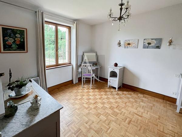 Maison de plain pied flanquée de son pigeonnier dans la belle vallée du Lot