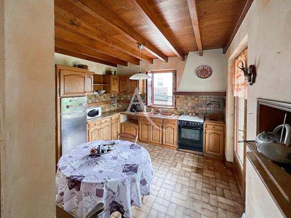 Maison de plain pied flanquée de son pigeonnier dans la belle vallée du Lot