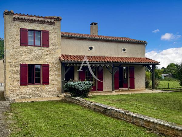 Maison de plain pied flanquée de son pigeonnier dans la belle vallée du Lot