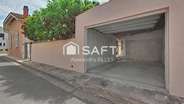 Maison de caractère plain-pied (106 m² surface utile totale avec dépendances), jardin paysager  et garage au cœur de Saint-Cyprien Village
