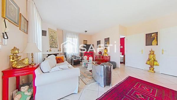 Maison de caractère plain-pied (106 m² surface utile totale avec dépendances), jardin paysager  et garage au cœur de Saint-Cyprien Village