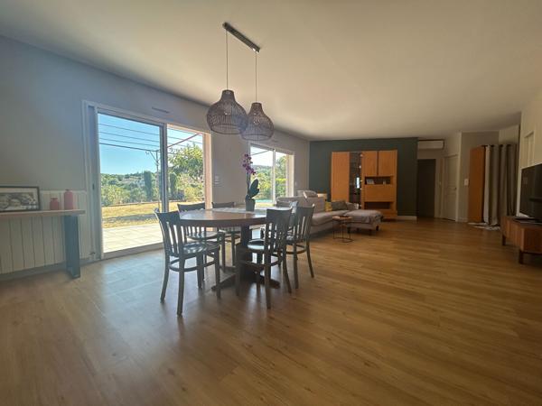 SUPERBE VILLA DE PLAIN-PIED AVEC PISCINE ET VUE DÉGAGÉE SUR LA PINÈDE