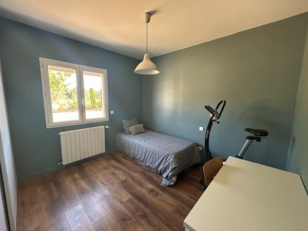 SUPERBE VILLA DE PLAIN-PIED AVEC PISCINE ET VUE DÉGAGÉE SUR LA PINÈDE