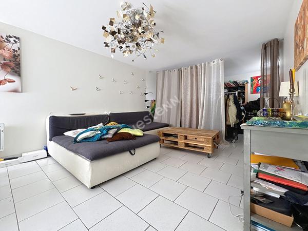 Maison A VENDRE, bourg de Saint Sauveur de Landemont, 2 chambres, locataire en place