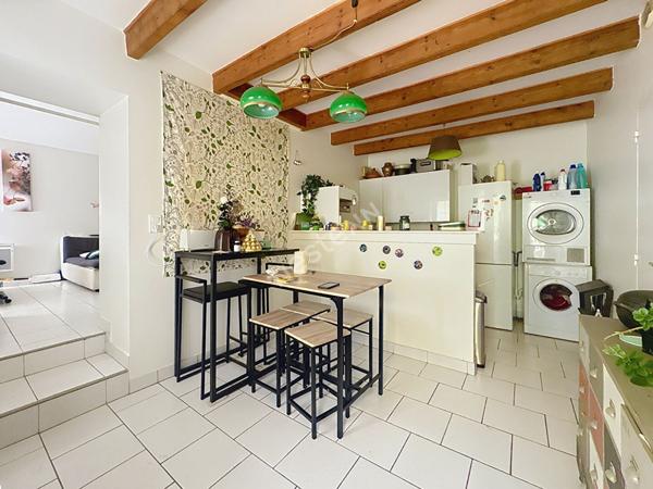 Maison A VENDRE, bourg de Saint Sauveur de Landemont, 2 chambres, locataire en place
