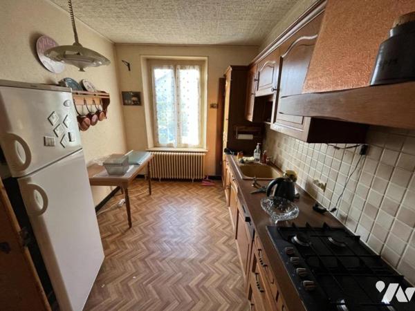 Maison 4 pièces (environ 76 m² habitables) sur sous-sol, proche commodités