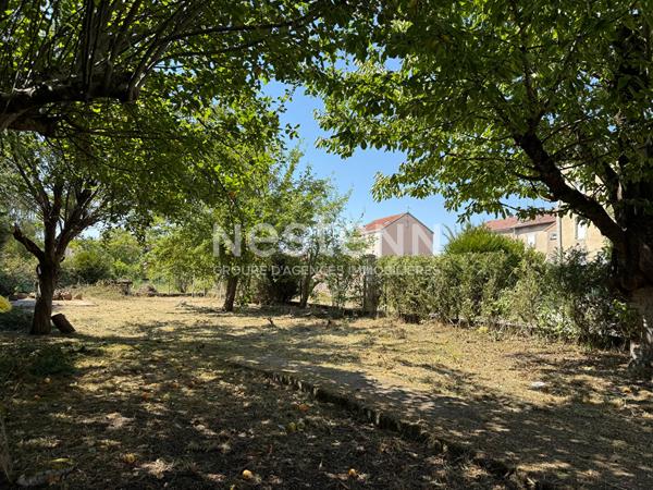 IMMEUBLE - QUARTIER FAUBOUR/MIRIBEL - 3 GARAGES - TERRAIN