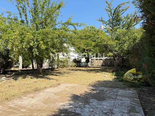 IMMEUBLE - QUARTIER FAUBOUR/MIRIBEL - 3 GARAGES - TERRAIN