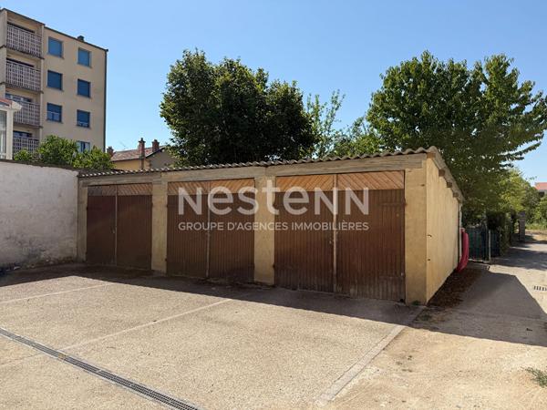 IMMEUBLE - QUARTIER FAUBOUR/MIRIBEL - 3 GARAGES - TERRAIN