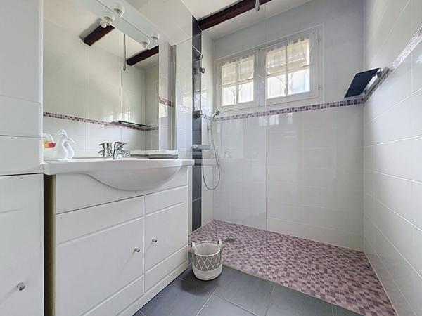 VERTOU - MAISON DE PLAIN PIED 3 CHAMBRES GRAND JARDIN GARAGE COMMERCES