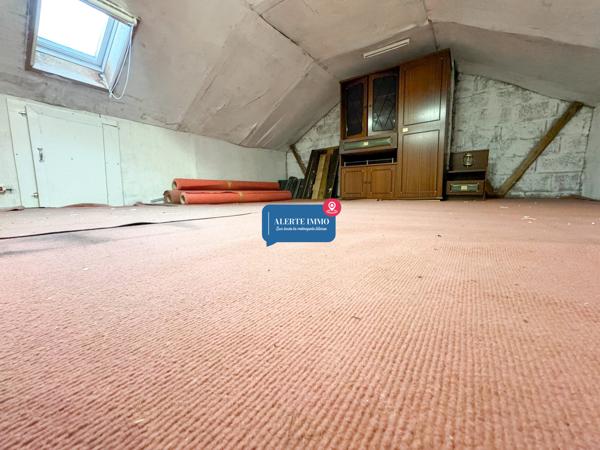 Maison semi-individuelle de 97 m2 comprenant 3 ch + 1 poss, jardin et garage attenant