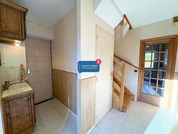 Maison semi-individuelle de 97 m2 comprenant 3 ch + 1 poss, jardin et garage attenant
