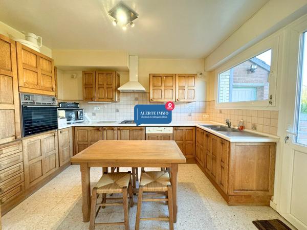Maison semi-individuelle de 97 m2 comprenant 3 ch + 1 poss, jardin et garage attenant