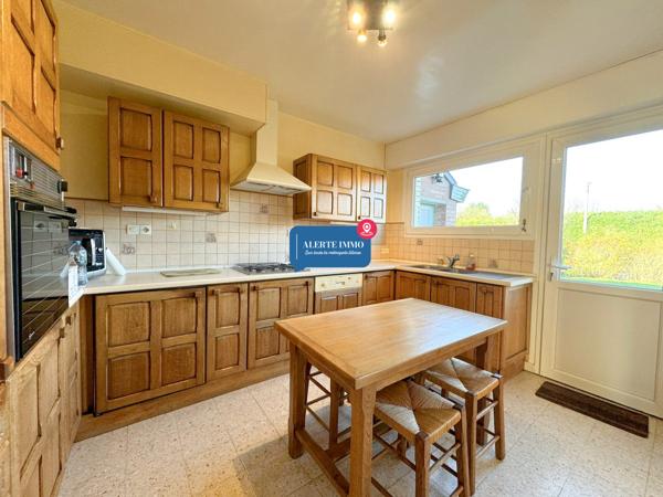 Maison semi-individuelle de 97 m2 comprenant 3 ch + 1 poss, jardin et garage attenant