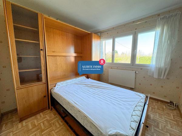 Maison semi-individuelle de 97 m2 comprenant 3 ch + 1 poss, jardin et garage attenant