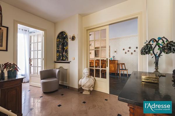 MAISON DE VILLE AVEC JARDIN ET GRAND GARAGE