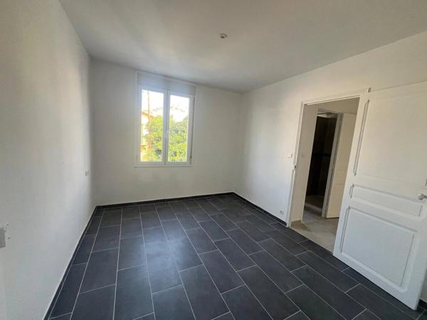 Vente                                                      Immeuble
                        
                     6 pièces                      109 m2                     à Perpignan